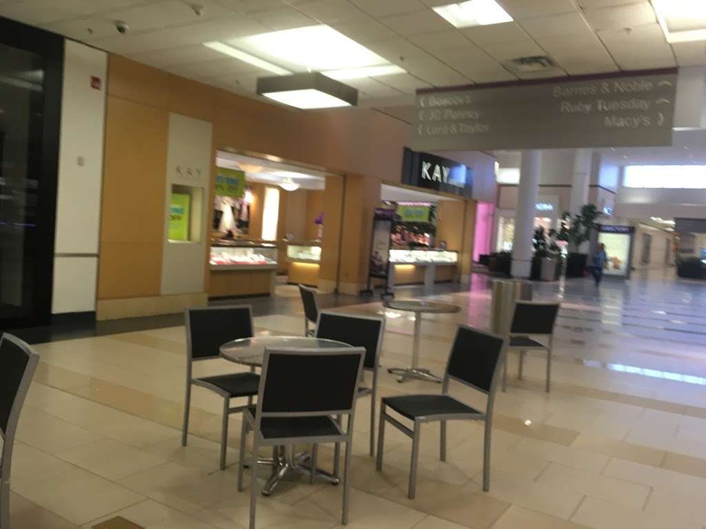Monmouth Mall | Eatontown, NJ 07724, USA
