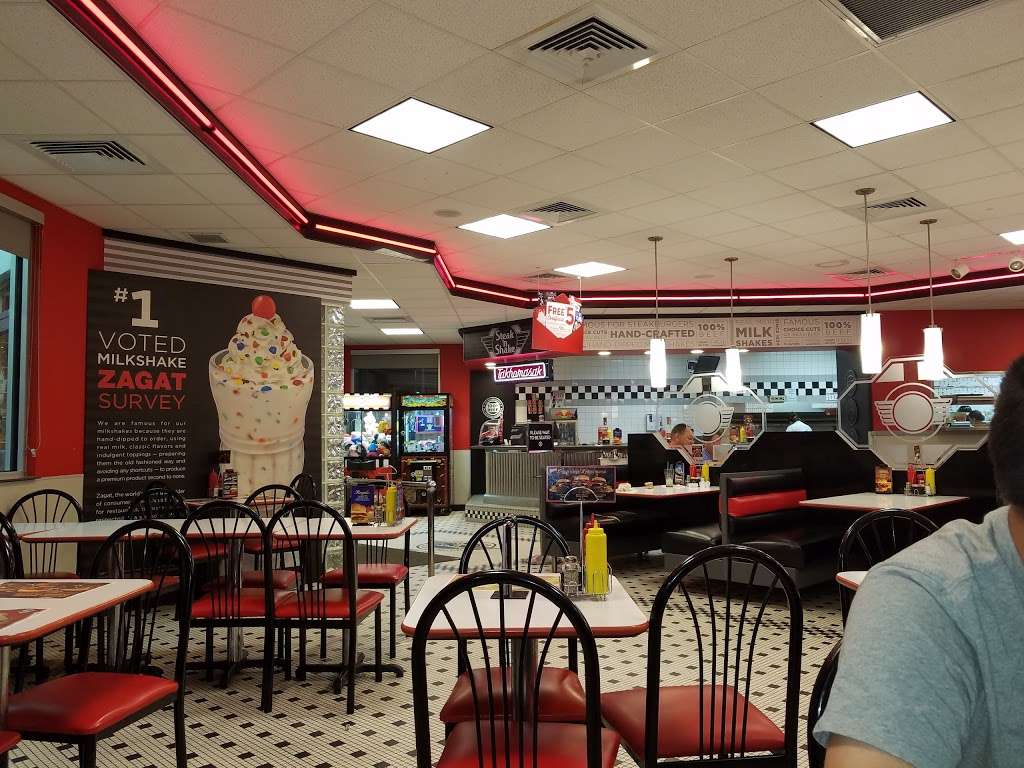 Steak n Shake | 2100 N Richmond Rd, McHenry, IL 60050 | Phone: (815) 759-9885