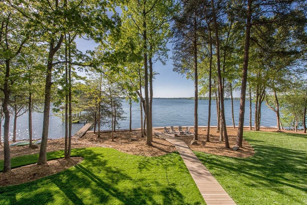 Lake Norman Getaway Vacation Home | 395 Barber Loop, Mooresville, NC 28117, USA | Phone: (704) 924-0510