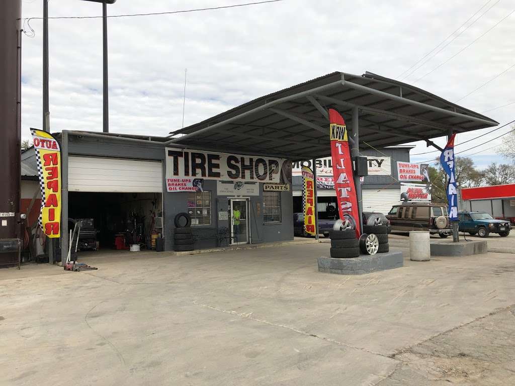 Mobile City Garage-Wrecker and Tire Repair | 6457 Camp Bullis Rd, San Antonio, TX 78257, USA | Phone: (210) 698-1250