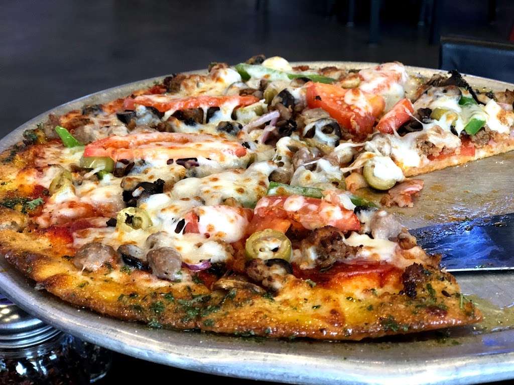 Center Court Pizza & Brew | 810 Dixie Dr M, Clute, TX 77531, USA | Phone: (979) 265-2700