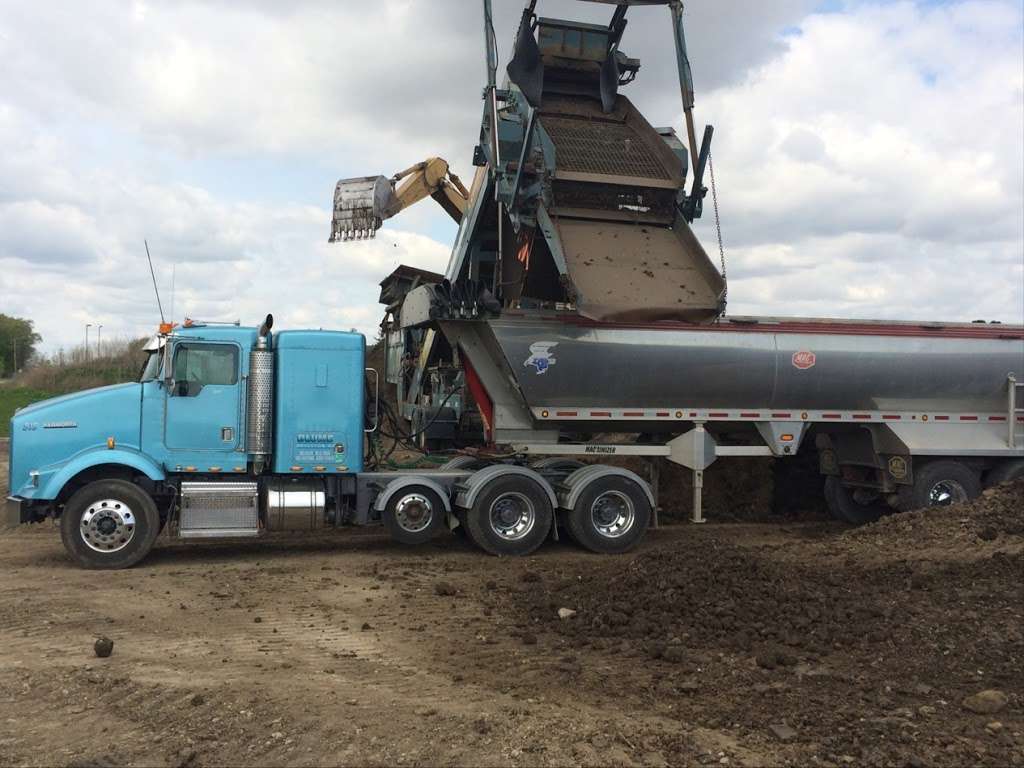 Blume Trucking llc | 1480 240th Ave, Kansasville, WI 53139, USA | Phone: (262) 878-1039