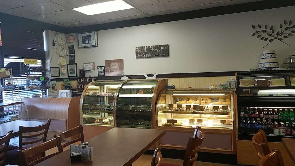 Cakes and Confections Gourmet Bakery | 342 Ritchie Hwy B, Severna Park, MD 21146, USA | Phone: (410) 757-7100