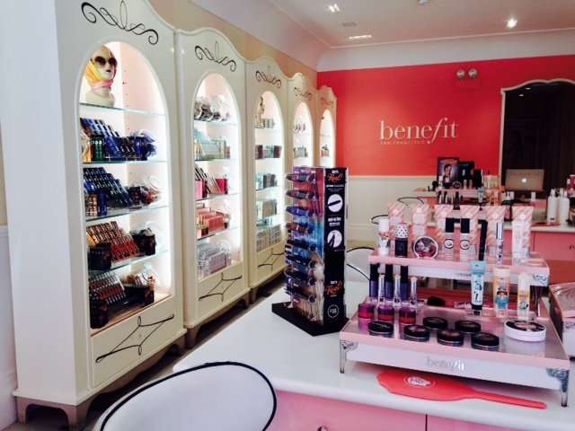 Benefit Cosmetics Boutique & Brow Bar | 852 W Armitage Ave, Chicago, IL 60614, USA | Phone: (773) 880-9192