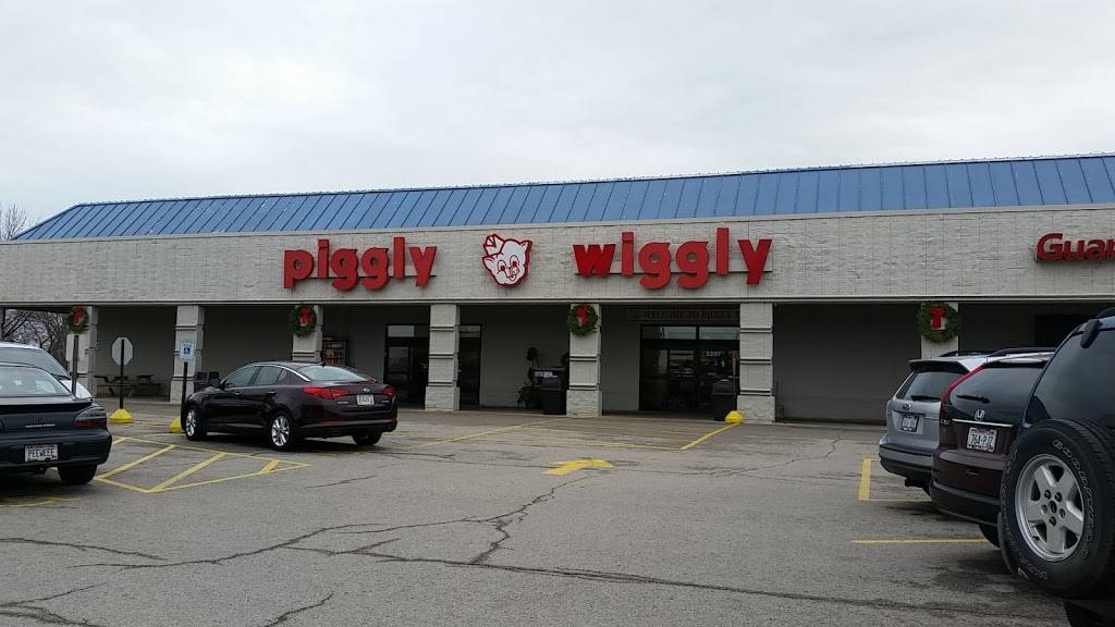 Malickis Piggly Wiggly | 2201 E Rawson Ave, Oak Creek, WI 53154, USA | Phone: (414) 764-7640