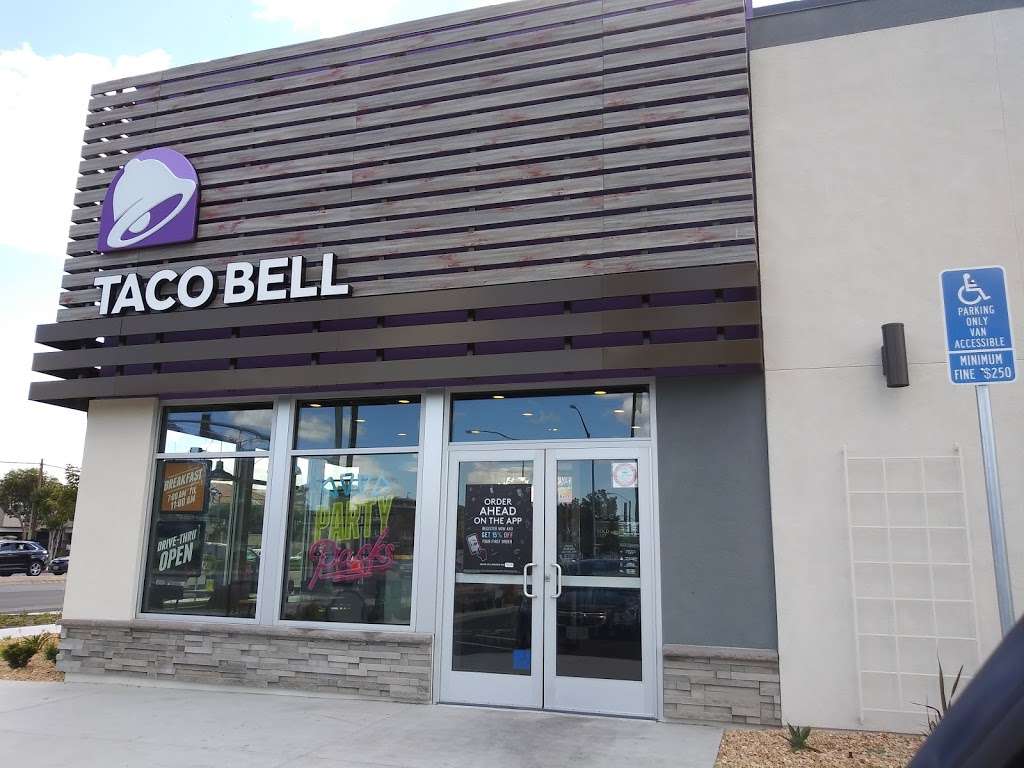 Taco Bell | 3270 W Lincoln Ave, Anaheim, CA 92801, USA | Phone: (714) 855-4600