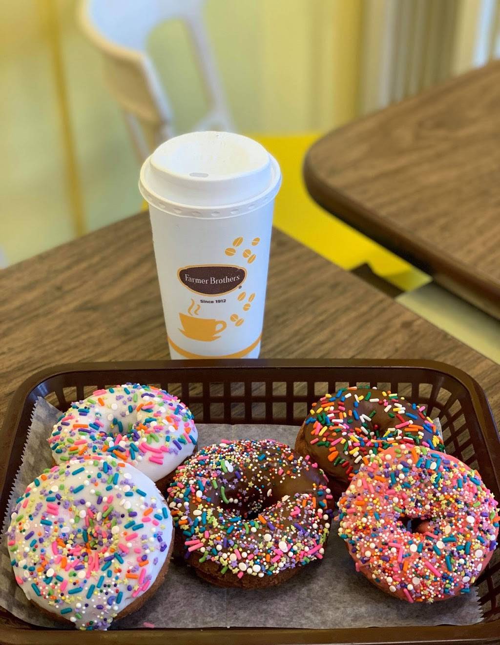 Sk Donuts | 6061 E Kings Canyon Rd #106, Fresno, CA 93727, USA | Phone: (559) 375-8186