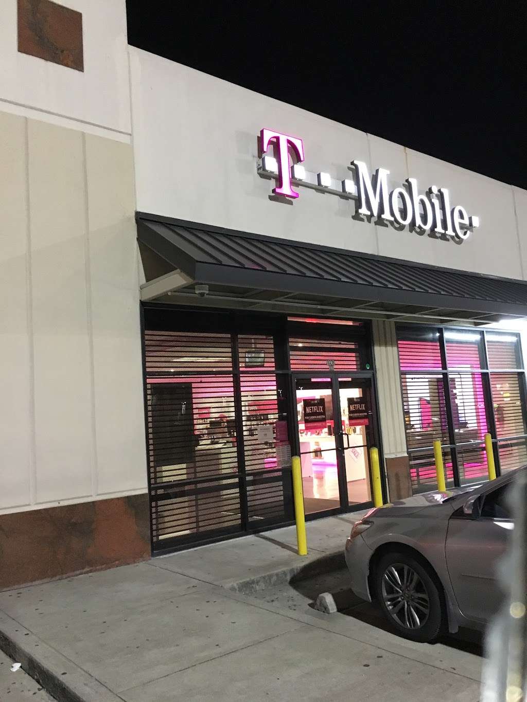 T-Mobile | 10961 North Fwy Ste 100, Houston, TX 77037 | Phone: (281) 272-1500