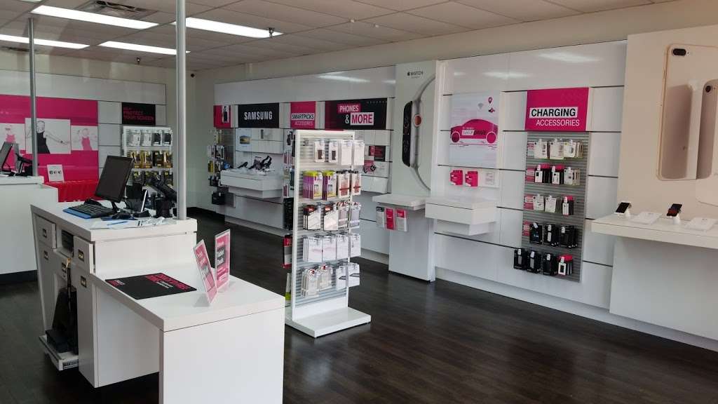 T-Mobile | 747 S Orange Blossom Trail, Apopka, FL 32703, USA | Phone: (407) 814-3939