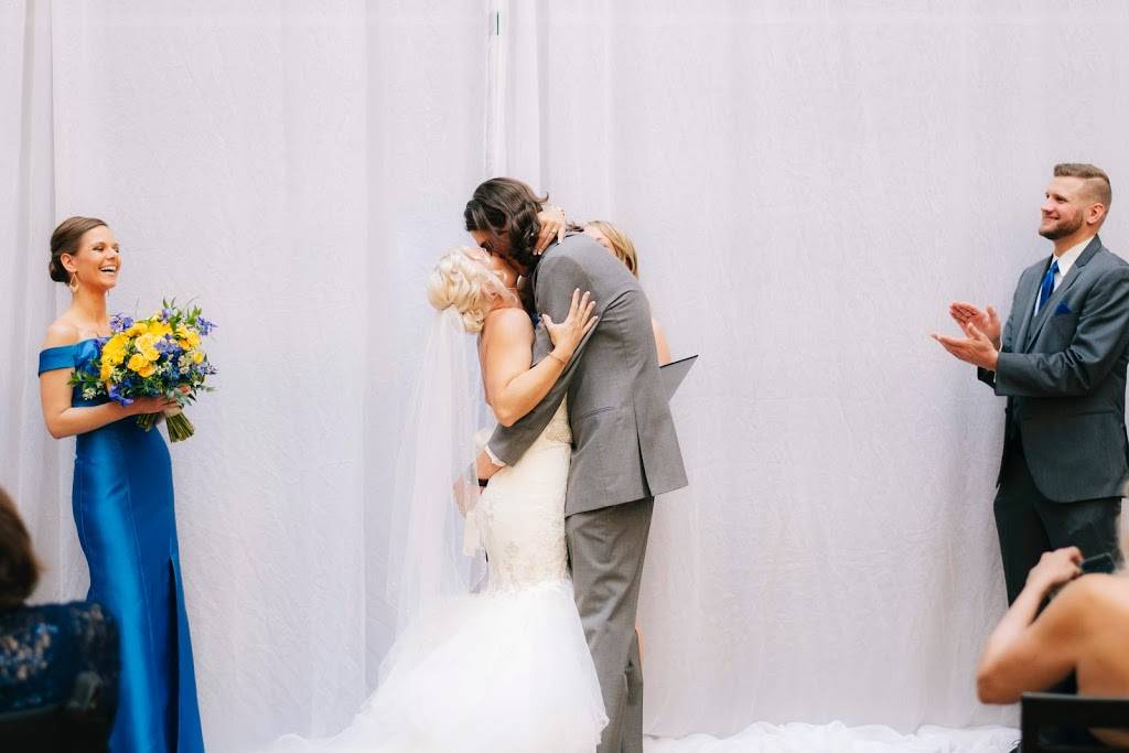 Weddings at Embassy Suites - Minneapolis Airport | 7901 34th Ave S, Bloomington, MN 55425, USA | Phone: (952) 960-5116