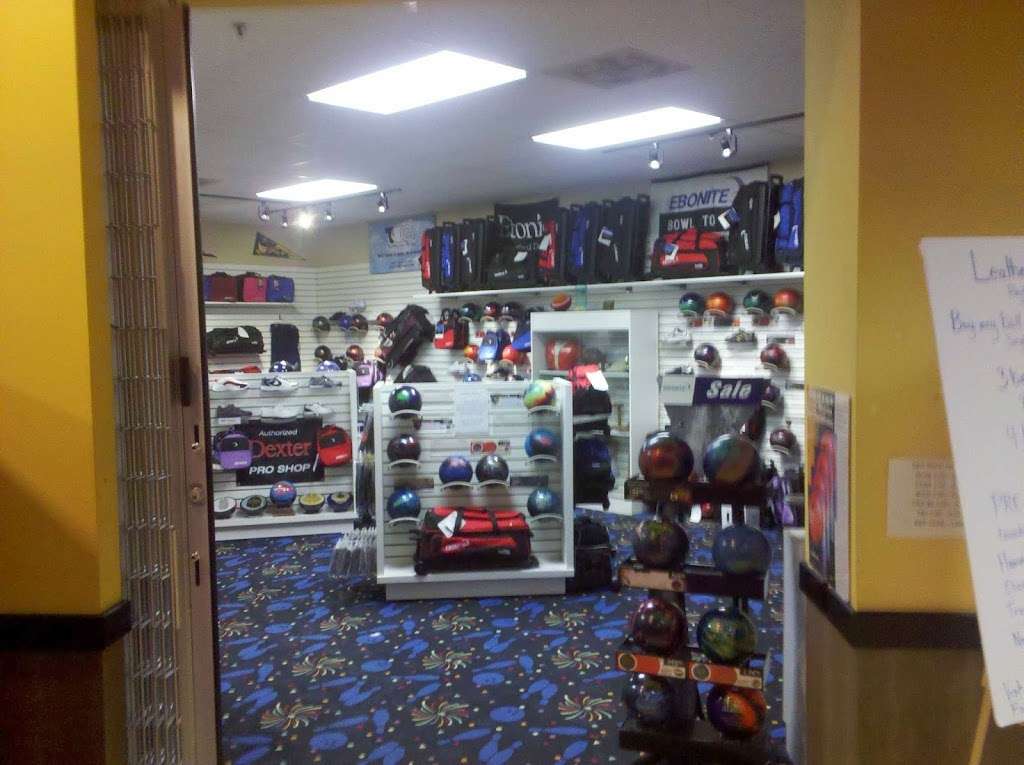 Cliff Barnes Pro Shop Mooresville | 125 Morlake Dr, Mooresville, NC 28117, USA | Phone: (336) 409-0822