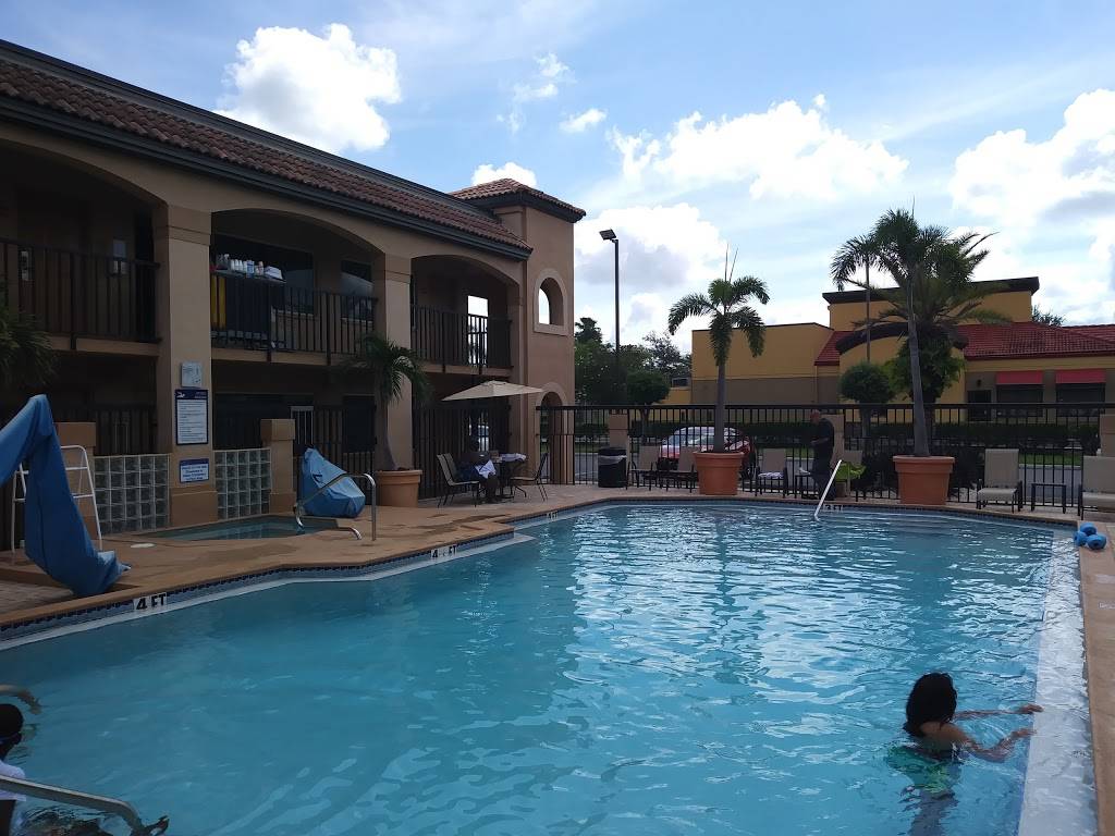 Comfort Inn Sun City Center-Tampa South | 718 Cypress Village Blvd, Sun City Center, FL 33573, USA | Phone: (813) 633-3318