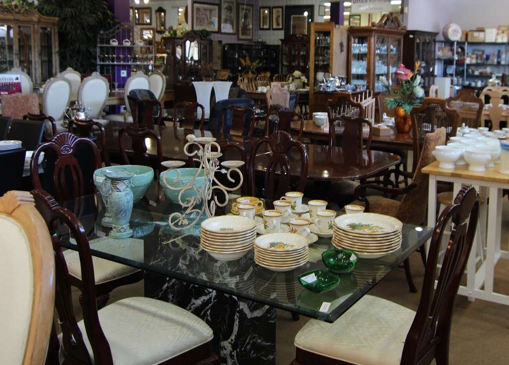 Lynns World Consignment | Furniture & Jewelry Las Vegas | 4995 S Eastern Ave, Las Vegas, NV 89119 | Phone: (702) 597-5966