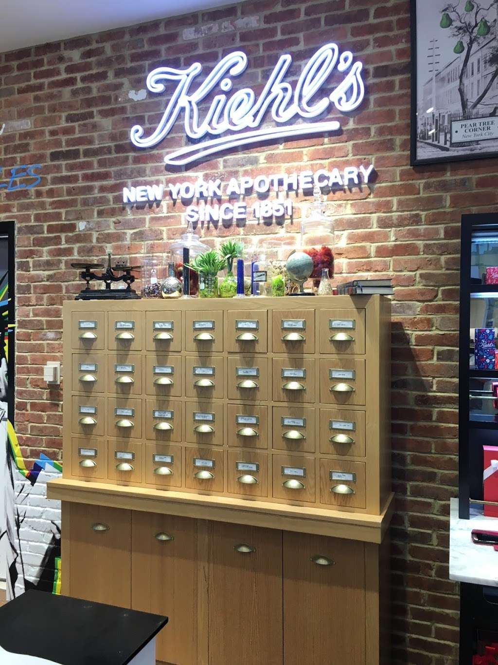 Kiehls Since 1851 - Dulles Airport | 1 Saarinen Cir, Dulles, VA 20166, USA | Phone: (703) 572-3255