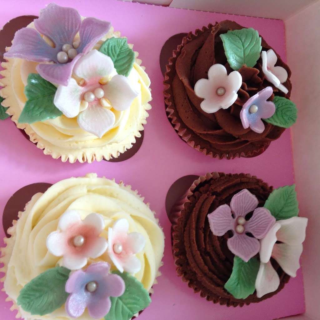 DVine Cake Design | 4 Dalton Cl, Crawley RH11 9JR, UK | Phone: 01293 201022