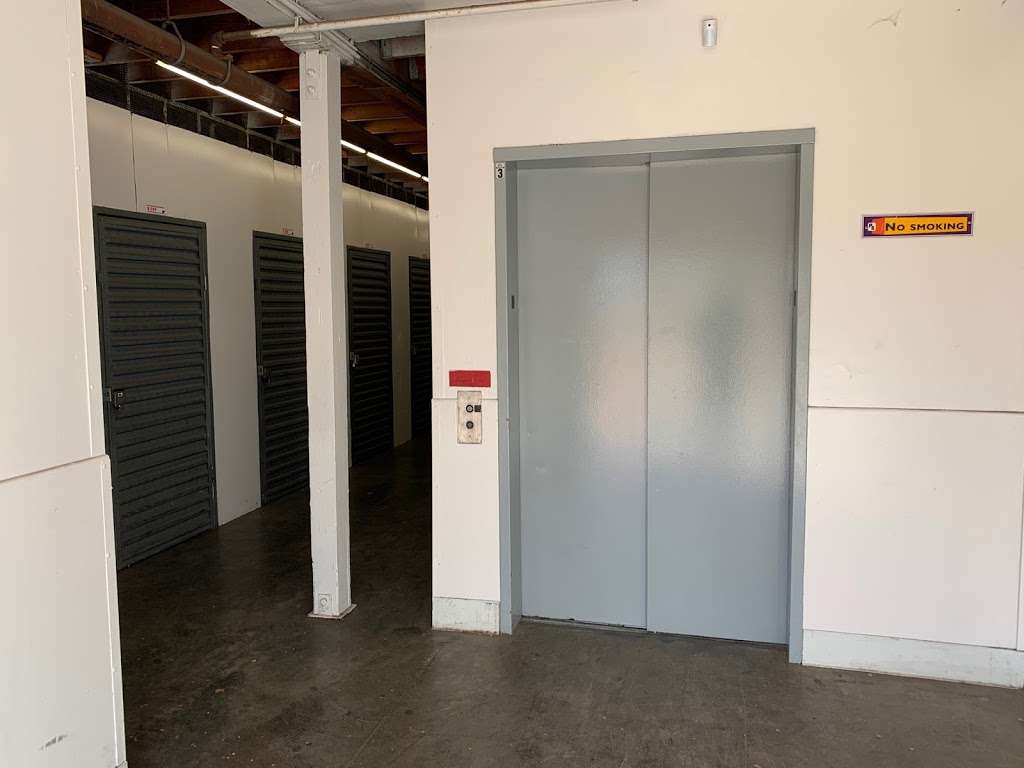 Public Storage | 240 E Whittier Blvd, Montebello, CA 90640, USA | Phone: (562) 205-8112