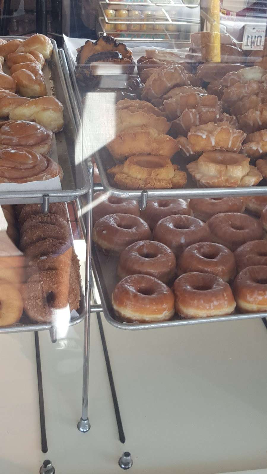 Slauson Donuts | 3451 W Slauson Ave, Los Angeles, CA 90043, USA | Phone: (323) 292-6398