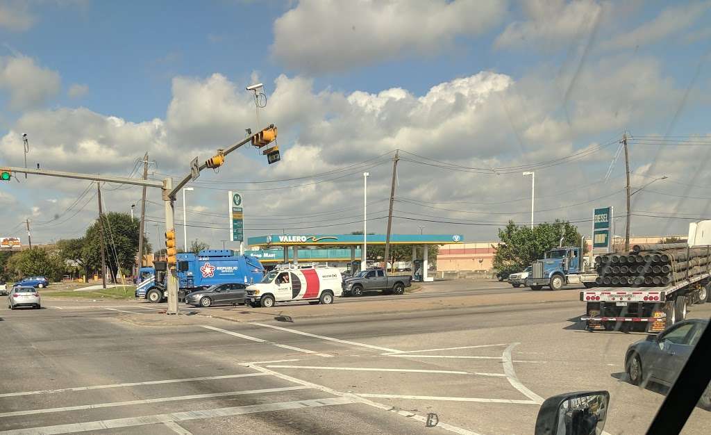 Valero Gas Station | 8899 N Loop E Fwy, Houston, TX 77013, USA | Phone: (713) 675-1028