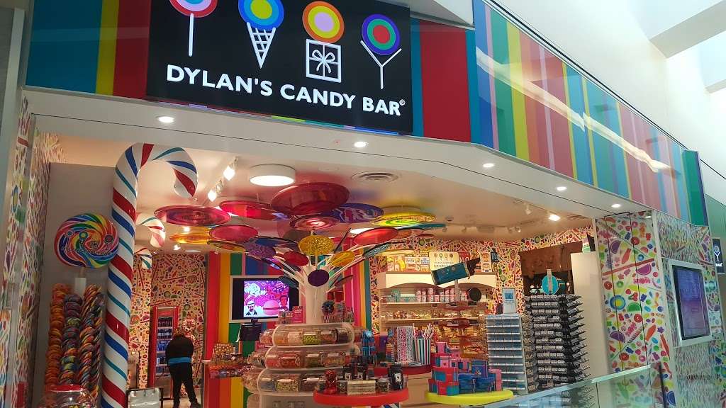 Dylans Candy Bar | George Bush Intercontinental Airport (IAH), 2800 N Terminal Rd, Houston, TX 77032, USA | Phone: (281) 241-4060