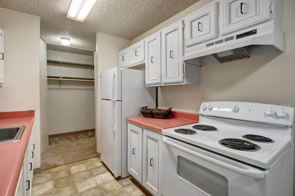 Quiet Creek Apartment Homes | 4543 Lake Otis Pkwy, Anchorage, AK 99507, USA | Phone: (907) 308-5447