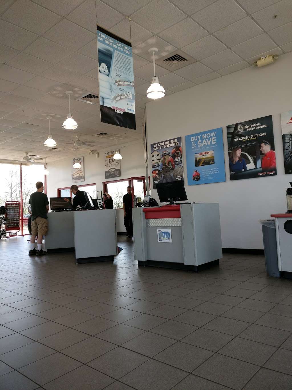 Discount Tire | 2445 Augusta Way, Aurora, IL 60506 | Phone: (630) 907-9720