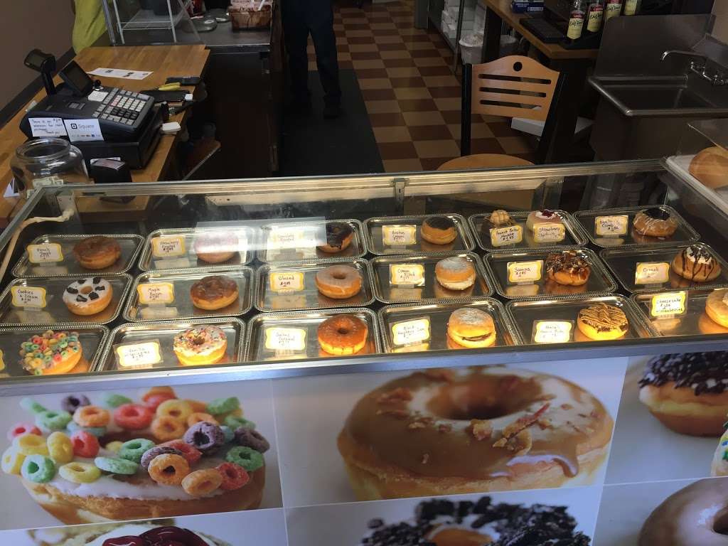 Donuts Time Cafe | 1280 NJ-33, Hamilton Township, NJ 08690, USA | Phone: (609) 838-7976