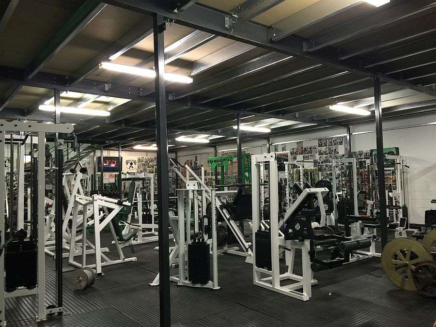 Bulks Gym | Unit 19, Lion Business Park Dering Way, Gravesend DA12 2DN, UK | Phone: 01474 561321