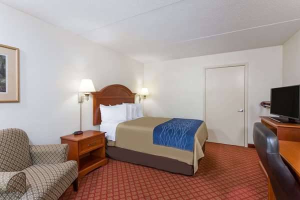 Days Inn by Wyndham Winston Salem North | 5218 Germanton Rd, Winston-Salem, NC 27105, USA | Phone: (336) 546-6143