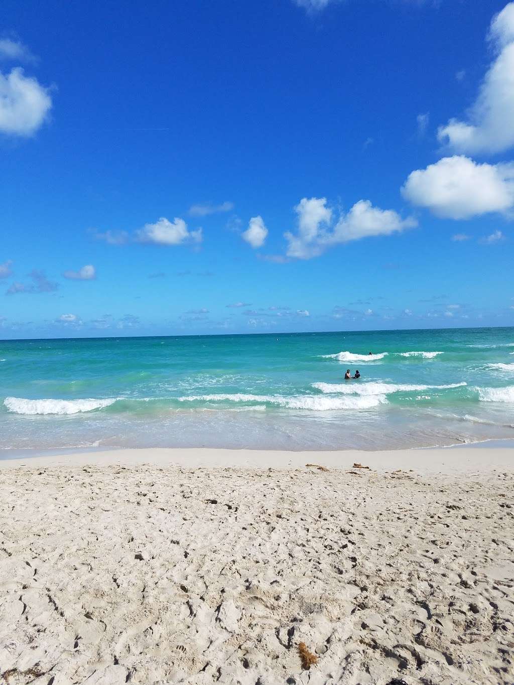 Nikki Beach Miami | 1 Ocean Dr, Miami Beach, FL 33139, USA | Phone: (305) 538-1111