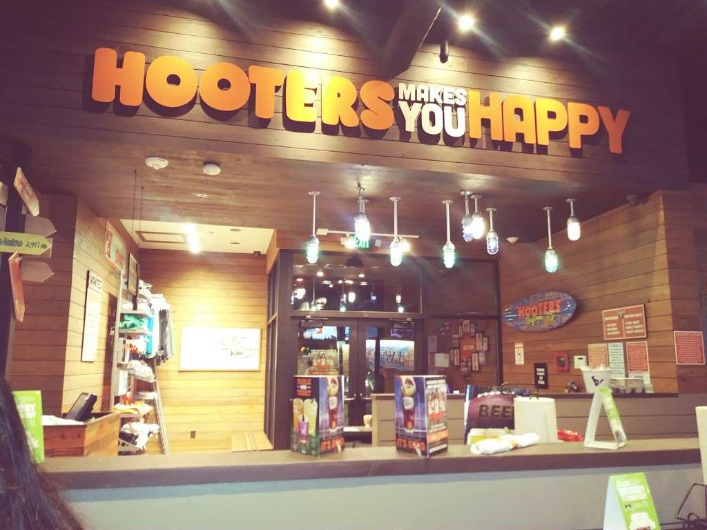 Hooters | 4710 Interstate 10 E, Baytown, TX 77521, USA | Phone: (832) 514-2586