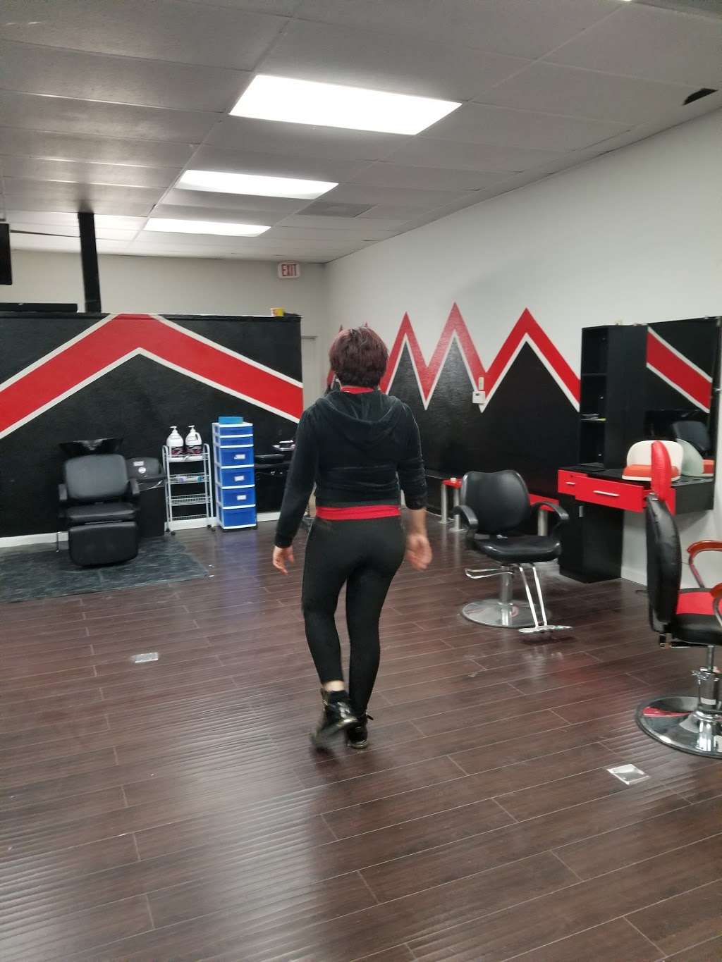 LILI HAIR SALON Y BARBER SHOP | 29616 Nuevo Rd, Nuevo, CA 92567, USA | Phone: (951) 472-1484