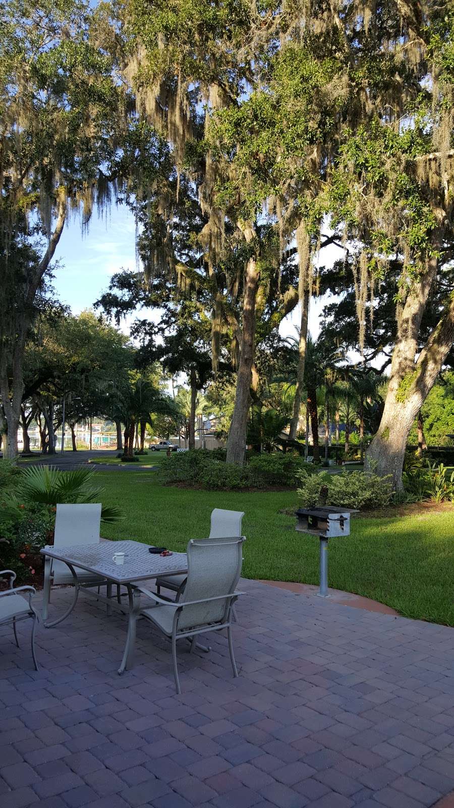 Tropical Resort & Marina | 1485 Lakeview Dr, DeLand, FL 32720, USA | Phone: (386) 734-3080