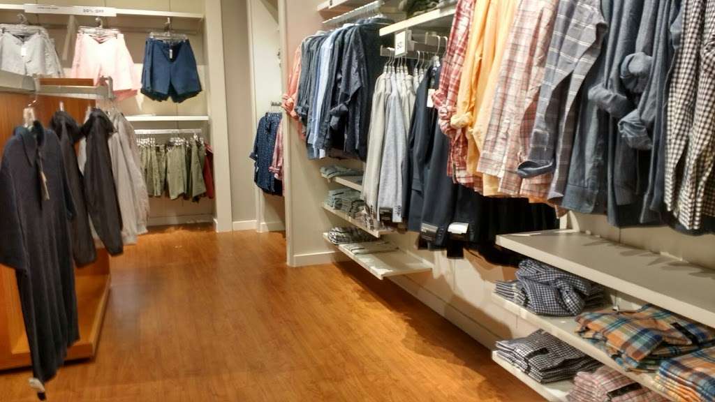 Banana Republic | 1813 Village West Pkwy, Kansas City, KS 66111, USA | Phone: (913) 299-1840