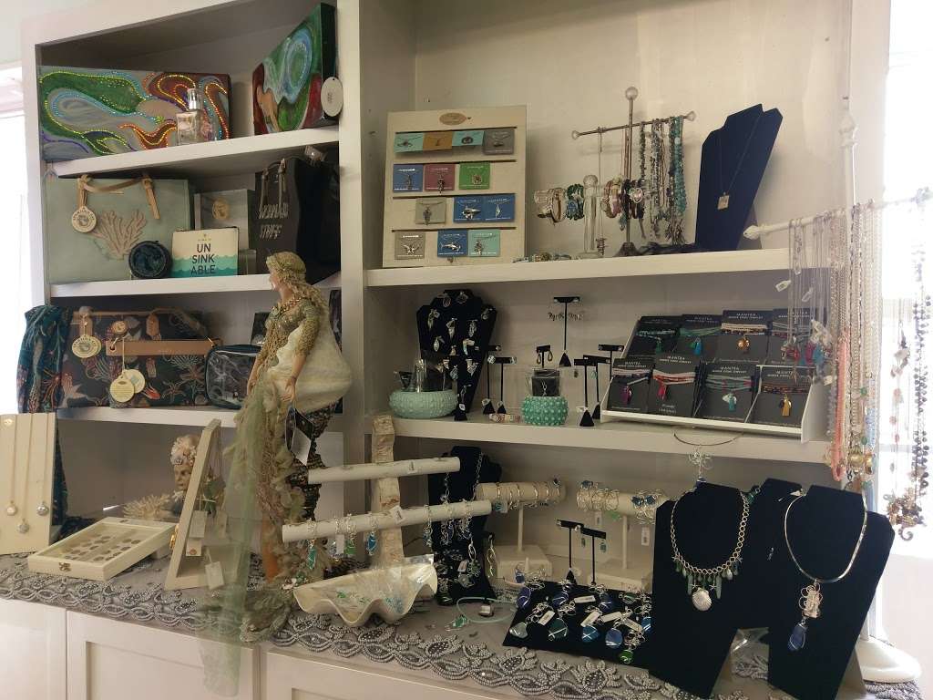 Glass Mermaids | 2098 Marina Bay Dr, League City, TX 77573, USA | Phone: (281) 326-3000