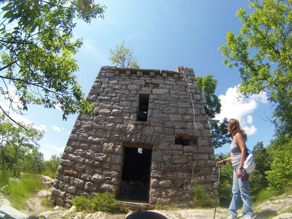 Ramapo Water Tower Ruins | Castle Point Trail, Oakland, NJ 07436, USA