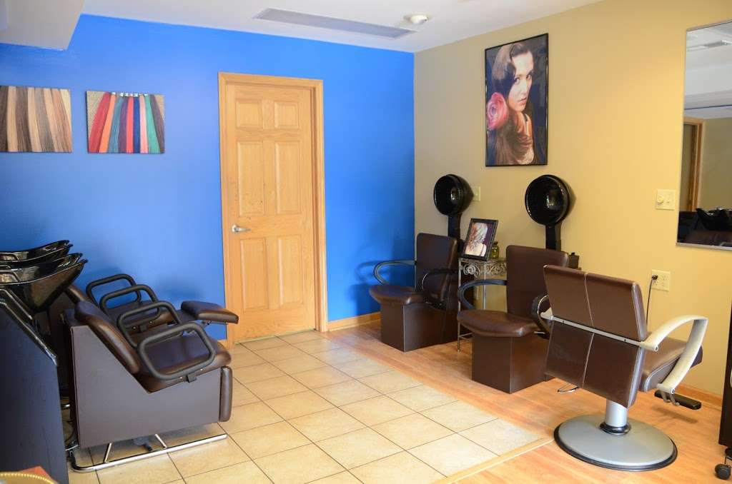 Studio 4 Salon | 420 N Broad St, Griffith, IN 46319, USA | Phone: (219) 922-4444
