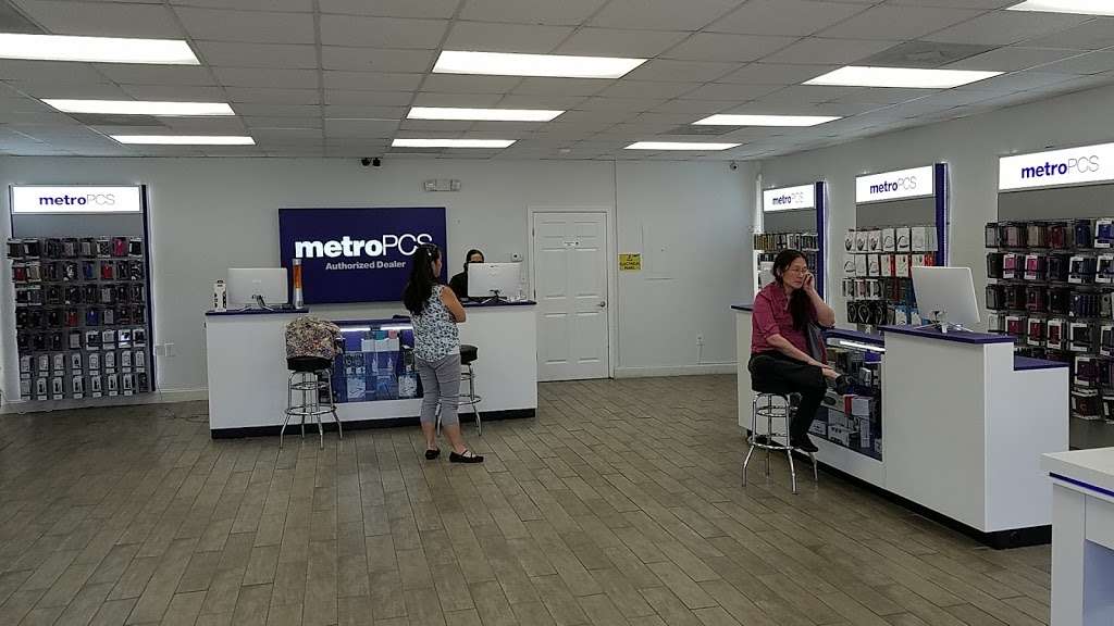 Metro by T-Mobile | 431 W FL-50, Clermont, FL 34711, USA | Phone: (352) 708-8392