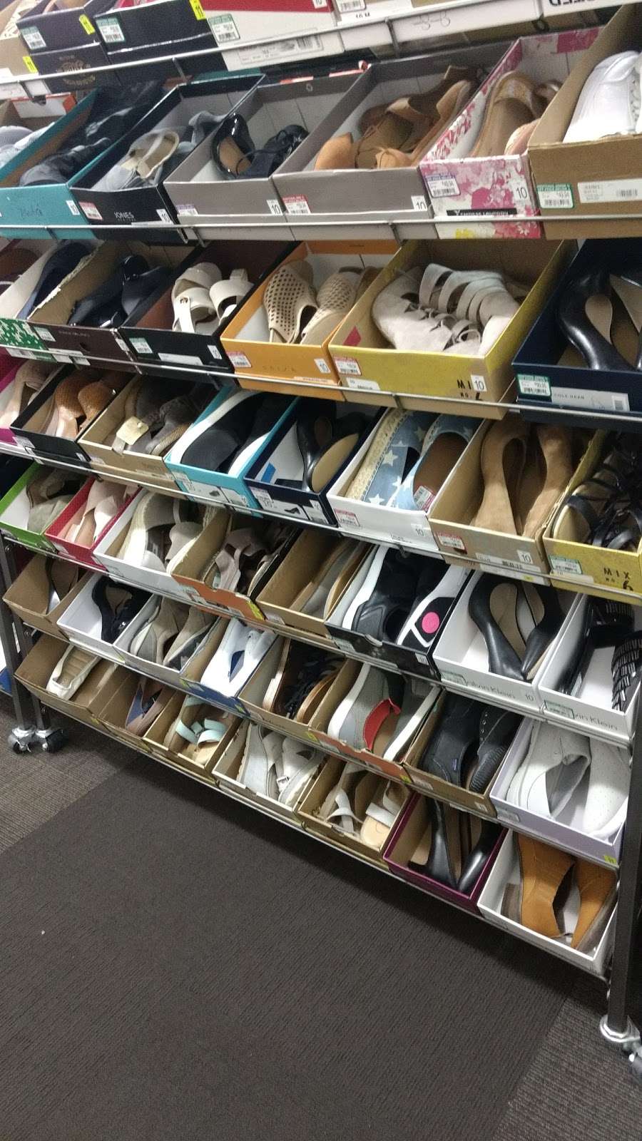 DSW Designer Shoe Warehouse | 125 Northwest Loop 410, San Antonio, TX 78216, USA | Phone: (210) 348-8099