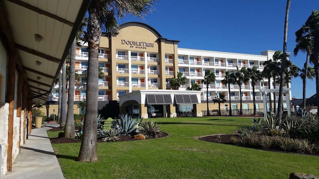 DoubleTree by Hilton Hotel Galveston Beach | 1702 Seawall Blvd, Galveston, TX 77550, USA | Phone: (409) 762-4141