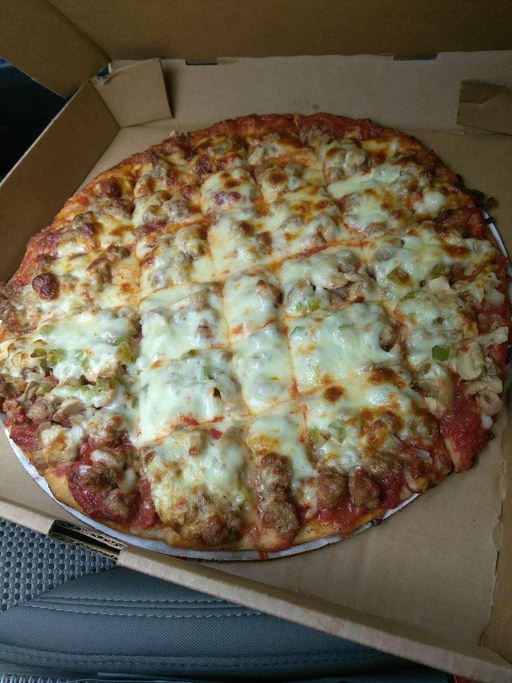 Beggars Pizza | 369 E 147th St, Harvey, IL 60426, USA | Phone: (708) 333-2900