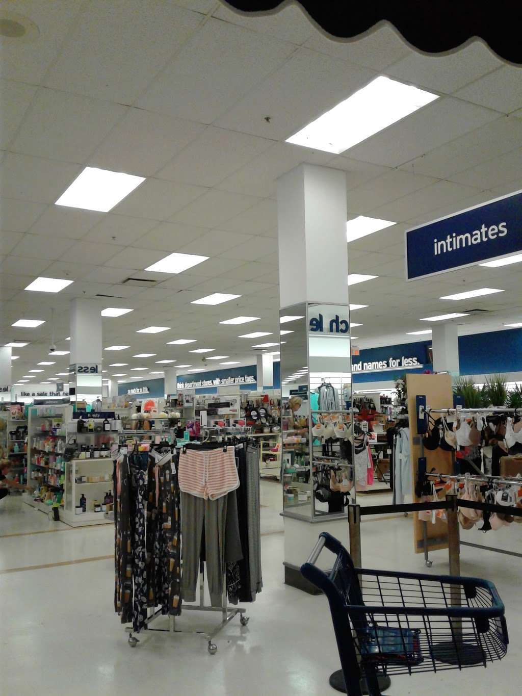 Marshalls | 3165 E Main St, Mohegan Lake, NY 10547, USA | Phone: (914) 526-2975