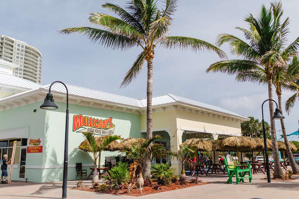 Mulligans Beach House | 2551 N Ocean Ave, Riviera Beach, FL 33404, USA | Phone: (561) 629-5442