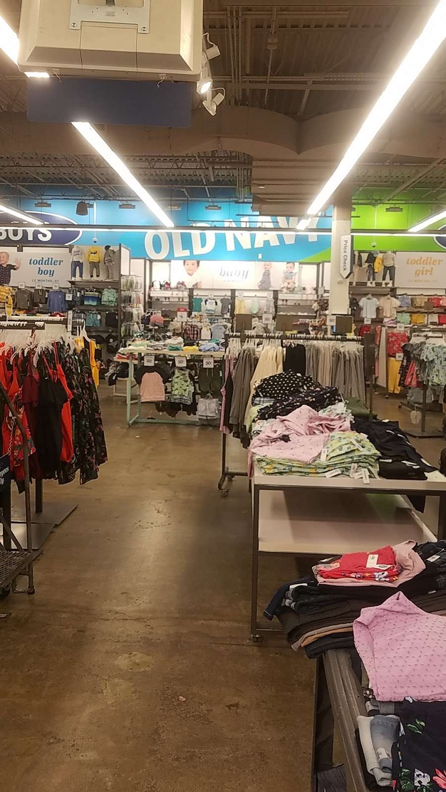 Old Navy | 3131 E Main St, Mohegan Lake, NY 10547 | Phone: (914) 526-4440