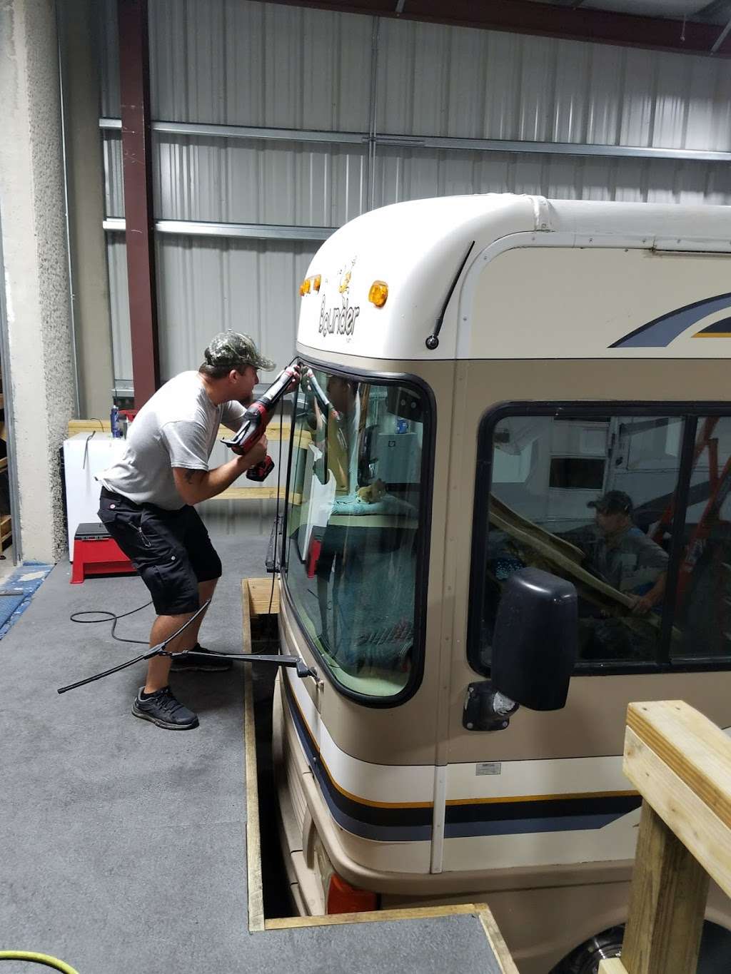 RV Glass Solutions by Coach Glass - Florida | 1025 Pine Chase Ave, Lakeland, FL 33815, USA | Phone: (888) 777-6778