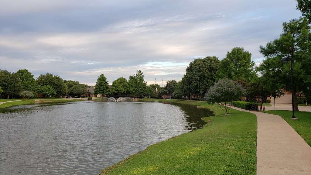 Les Lacs Pond | Addison, TX 75001, USA