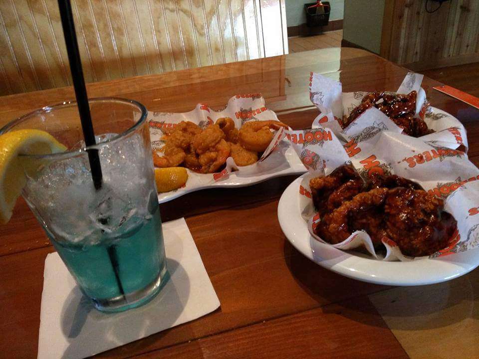 Hooters | 5670 Northridge Dr, Gurnee, IL 60031 | Phone: (847) 360-1672