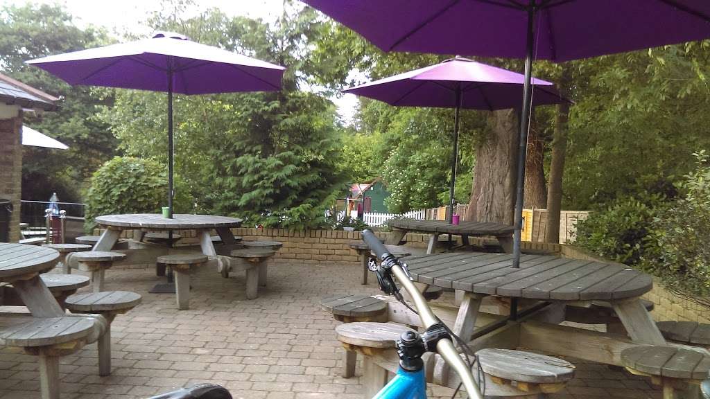 Harrys Brunch Club | Wellington Hill, Waltham Abbey, Loughton IG10 4AH, UK | Phone: 020 8502 1620