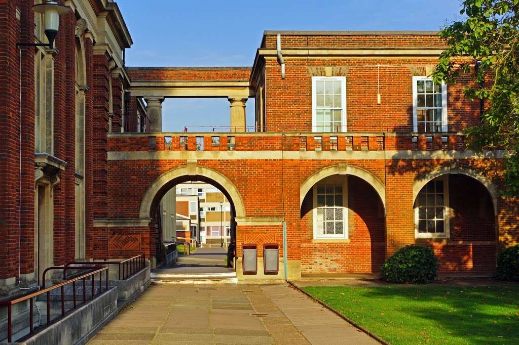 Royal Russell School | Coombe Ln, Croydon CR9 5BX, UK | Phone: 020 8657 4433