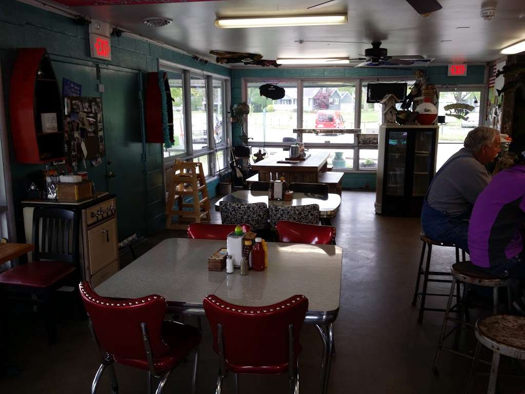 Bobbers Cafe at Shadyside Bait & Tackle | 2609, 1117 Alexandria Pike, Anderson, IN 46012, USA | Phone: (765) 393-2128