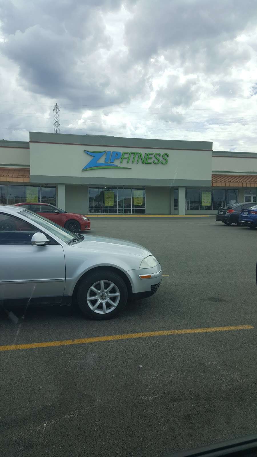 Zip Fitness Round Lake Beach | 817 E Rollins Rd, Round Lake Beach, IL 60073, USA | Phone: (847) 752-8670